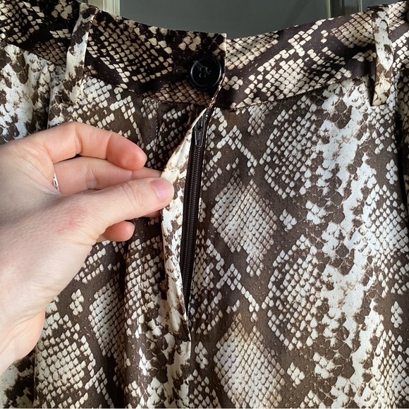 Nili Lotan Adalene Pleated Snake Print Silk Charmeuse Wide Leg Pants size 4 - Picture 9 of 14